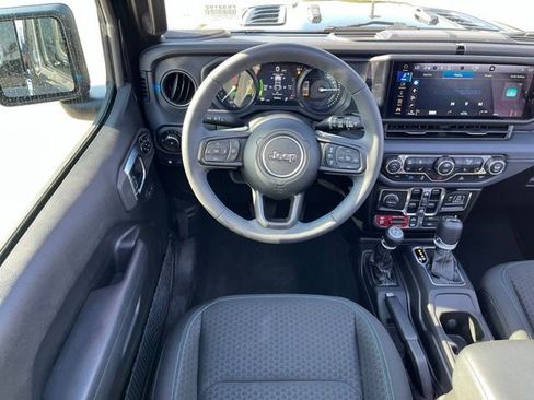 Used 2025 Jeep Wrangler Unlimited Rubicon 4xe w/ Convenience Group AWD/4WD image 11