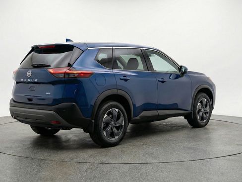 Used 2025 Nissan Rogue SV AWD/4WD image 9
