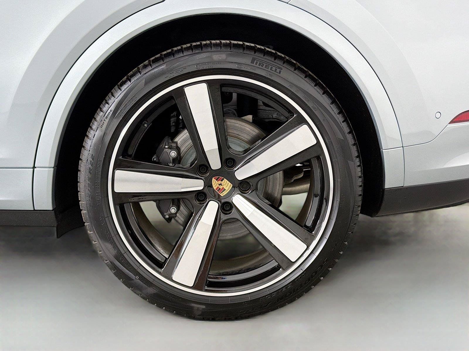 Certified 2025 Porsche Cayenne Coupe AWD/4WD image 12