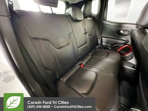 Used 2018 Jeep Renegade Trailhawk AWD/4WD image 16