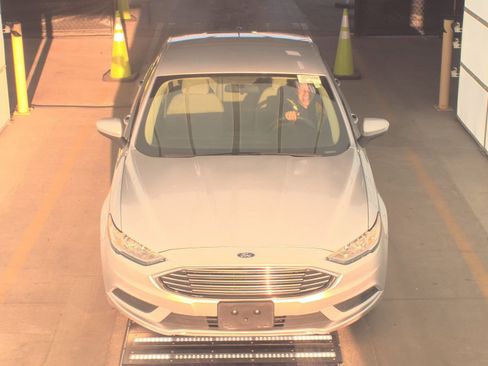 Used 2018 Ford Fusion S image 2