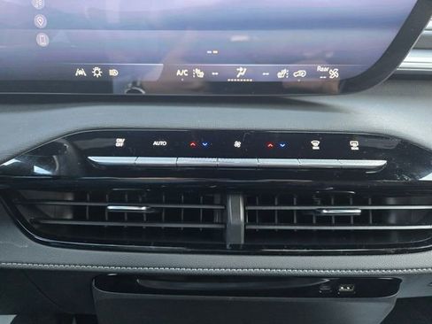 Used 2025 Buick Enclave Sport Touring image 29