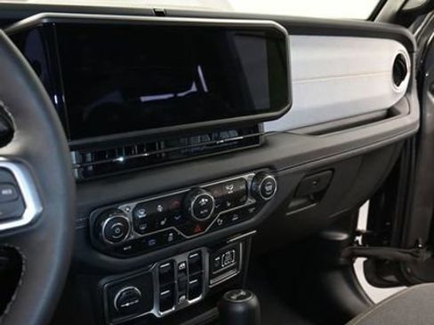 Used 2025 Jeep Wrangler Sahara w/ Safety Group image 19