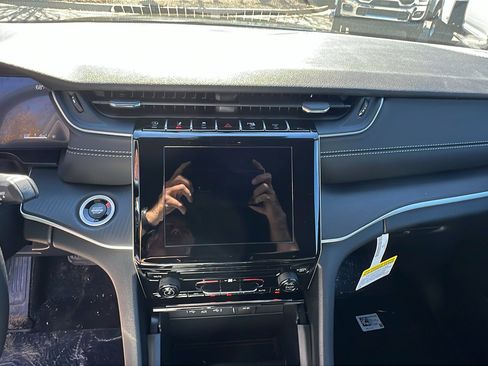 New 2025 Jeep Grand Cherokee Laredo image 27