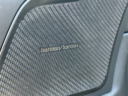 Used 2024 Volvo XC60 B5 Plus image 23