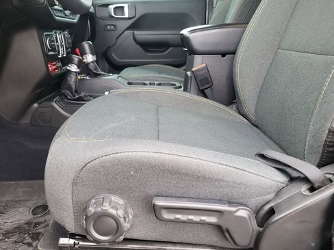 Used 2024 Jeep Wrangler Unlimited image 25