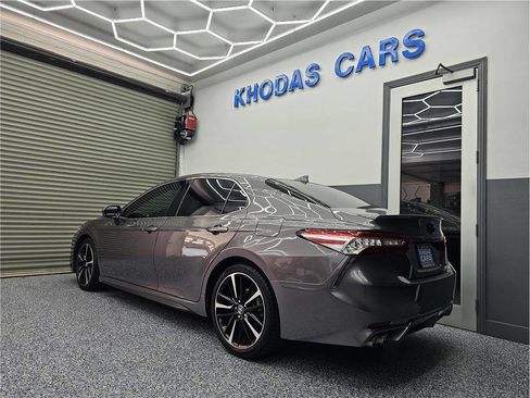 Used 2020 Toyota Camry XSE image 3