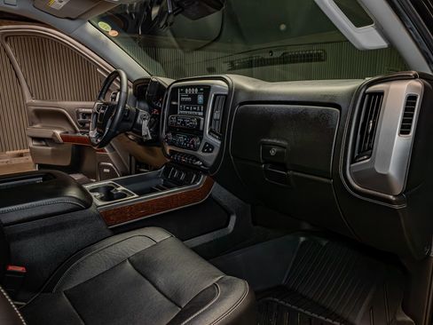 Used 2018 GMC Sierra 1500 SLT image 16