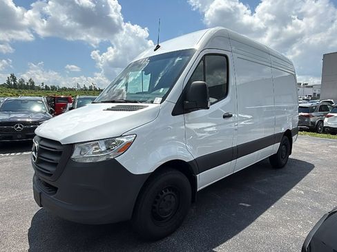 Used 2025 Mercedes-Benz Sprinter 2500 image 7