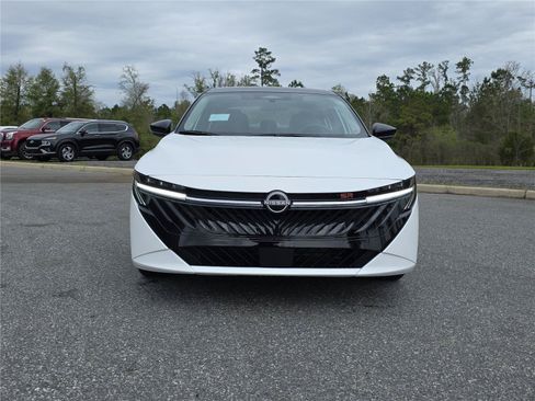 New 2026 Nissan Sentra SR w/ Floor Mat Package FWD image 3