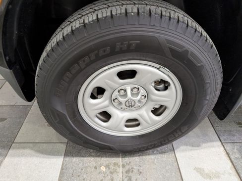 Used 2025 Nissan Frontier S image 8