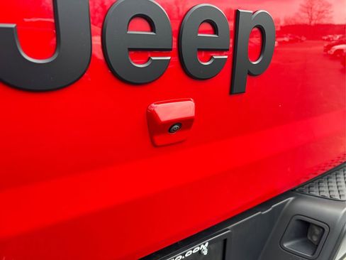 Used 2023 Jeep Gladiator Sport AWD/4WD image 16