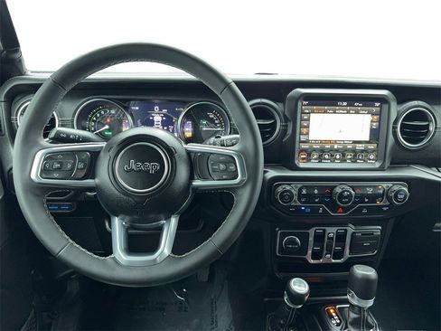 Used 2023 Jeep Wrangler Unlimited Sahara w/ Cold Weather Group image 17