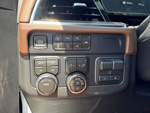 New 2026 Chevrolet Tahoe High Country w/ Sun And Tow Package AWD/4WD image 22