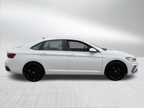 Used 2025 Volkswagen Jetta SE w/ Sunroof Package FWD image 8