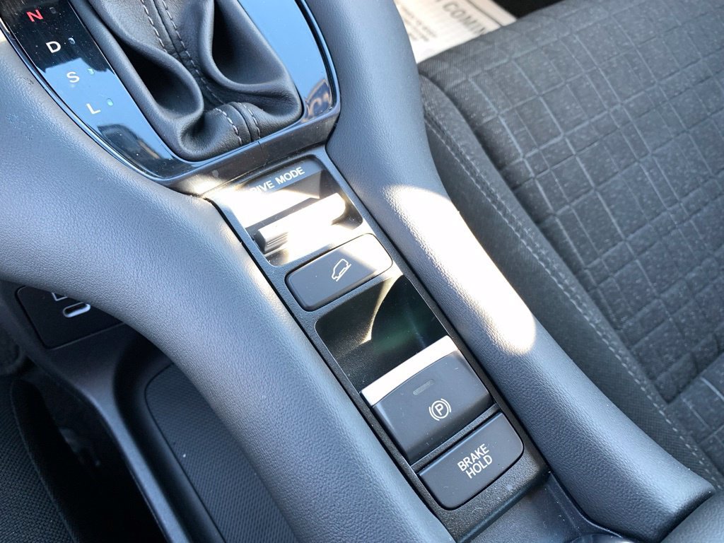 Used 2025 Honda HR-V LX image 22