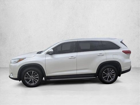 Used 2019 Toyota Highlander XLE FWD image 9