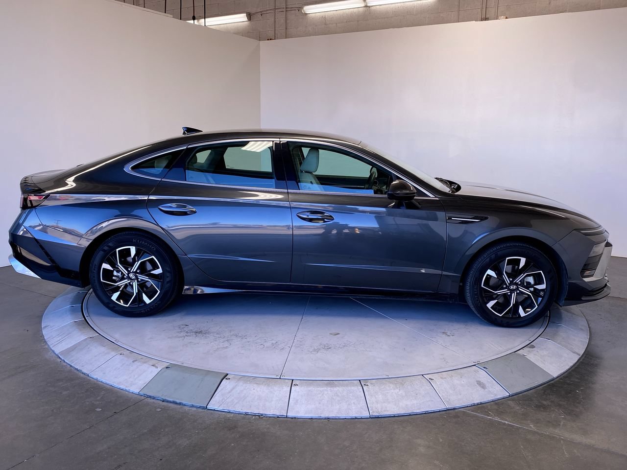 Used 2025 Hyundai Sonata SEL FWD image 6
