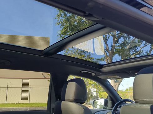 Used 2025 Mercedes-Benz GLS 450 4MATIC image 21