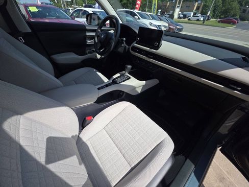 Used 2023 Honda HR-V LX image 9