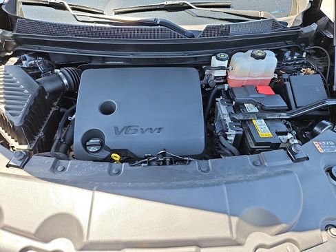 Used 2023 Chevrolet Traverse LS FWD image 28