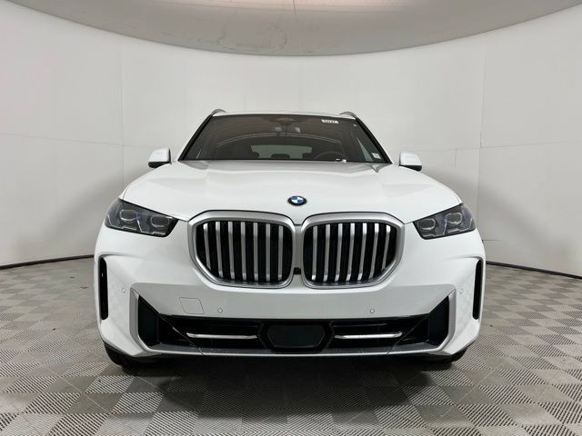 Used 2026 BMW X5 xDrive40i w/ Parking Assistance Package AWD/4WD image 2