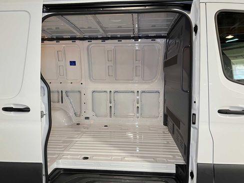 Used 2025 Mercedes-Benz Sprinter 2500 image 12