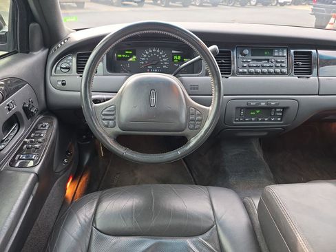 Used 1999 Lincoln Town Car Signature image 5