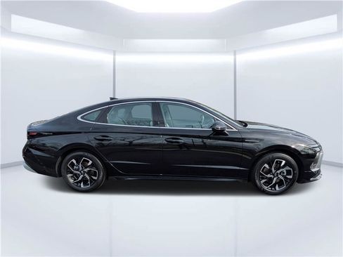 Used 2025 Hyundai Sonata SEL FWD image 2