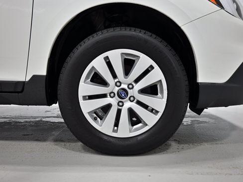 Used 2017 Subaru Outback 2.5i Premium AWD/4WD image 31