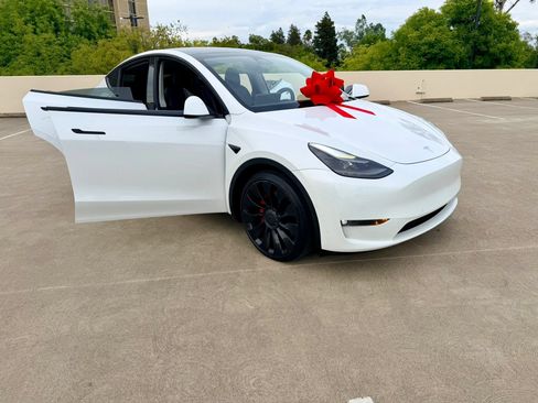 Used 2022 Tesla Model Y Performance AWD/4WD image 28