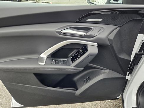 New 2025 Audi Q5 Premium Plus image 17