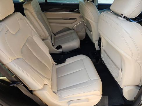 Used 2022 Jeep Grand Cherokee L Limited w/ Luxury Tech Group II image 21