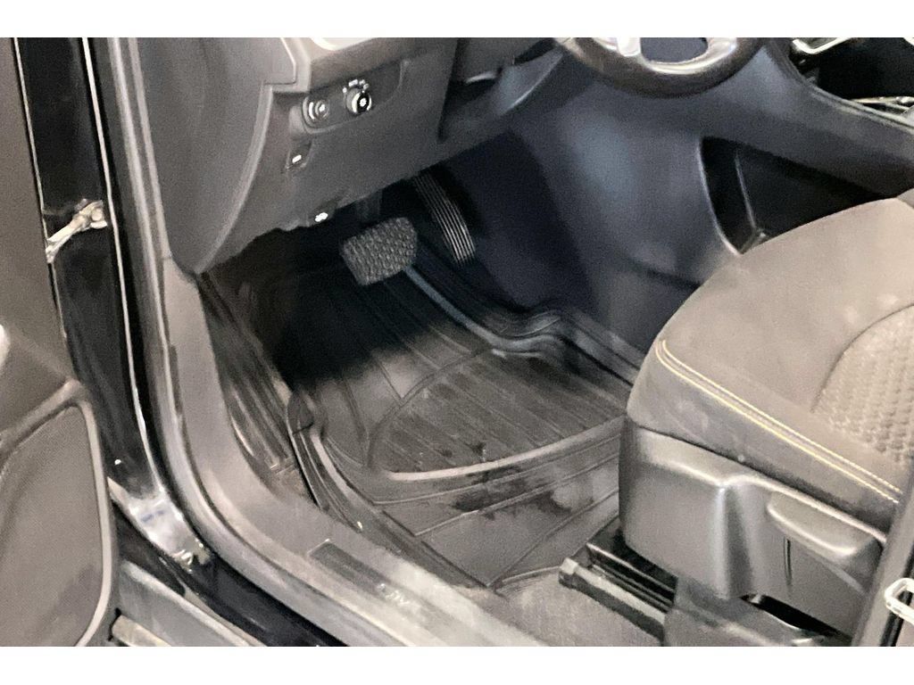 Used 2020 GMC Terrain SLE FWD image 29