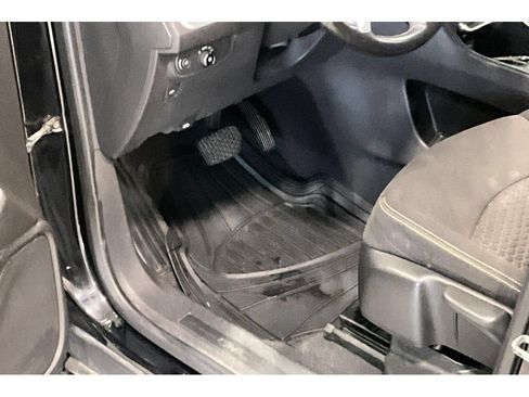 Used 2020 GMC Terrain SLE FWD image 29