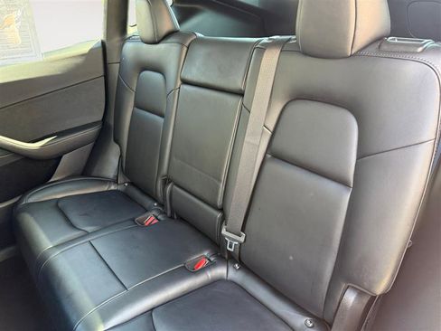 Used 2022 Tesla Model Y Performance image 14