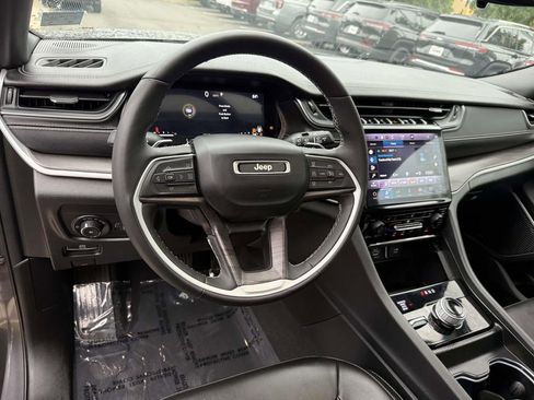 Used 2024 Jeep Grand Cherokee L Limited w/ Black Appearance Package AWD/4WD image 2
