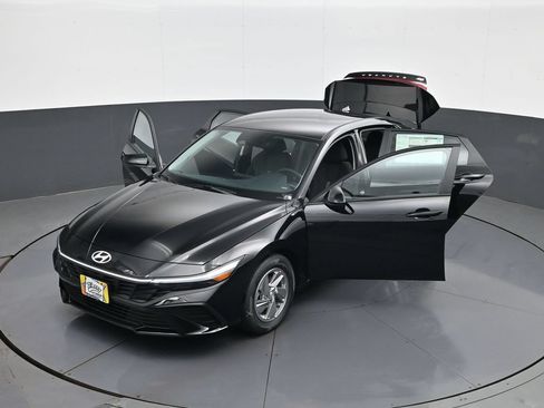 New 2026 Hyundai Elantra SE FWD image 30