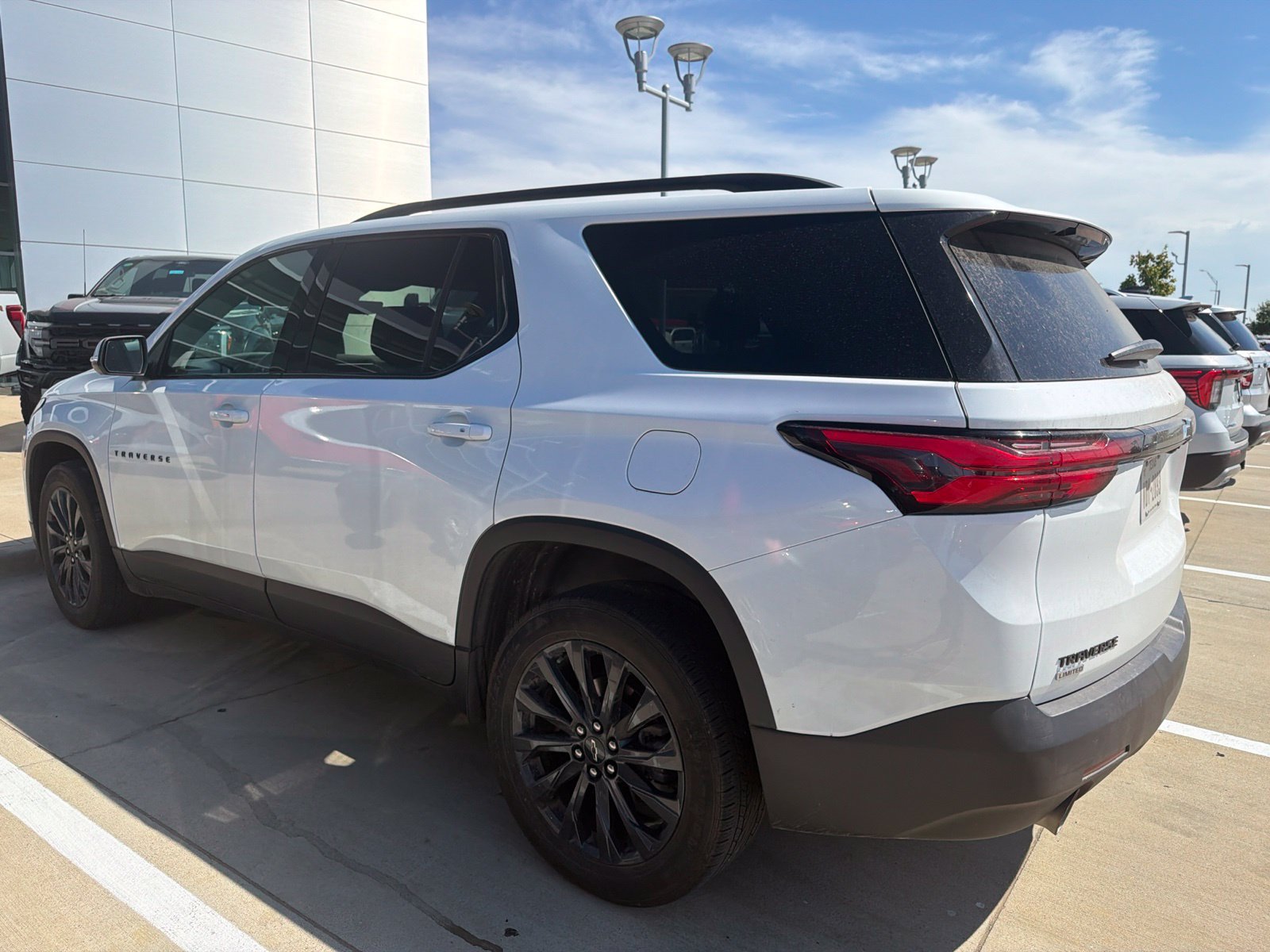Used 2024 Chevrolet Traverse RS FWD image 19