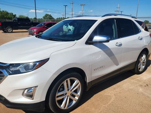 Used 2018 Chevrolet Equinox Premier FWD image 2