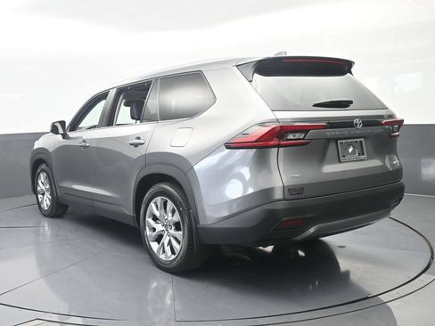 Used 2025 Toyota Grand Highlander AWD image 4