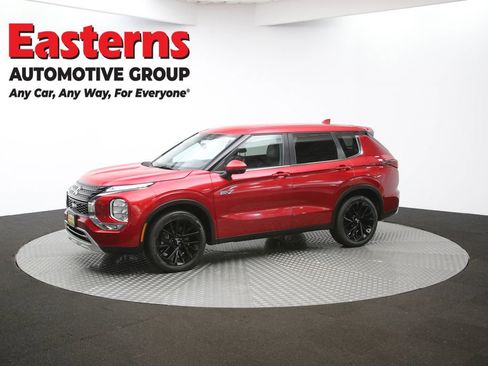 Used 2023 Mitsubishi Outlander SE image 56