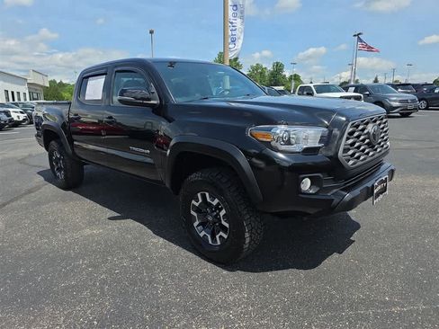 Used 2023 Toyota Tacoma TRD Off-Road AWD/4WD image 3