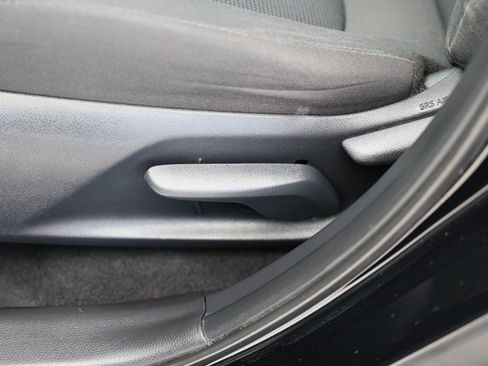 Used 2019 Toyota RAV4 LE image 13