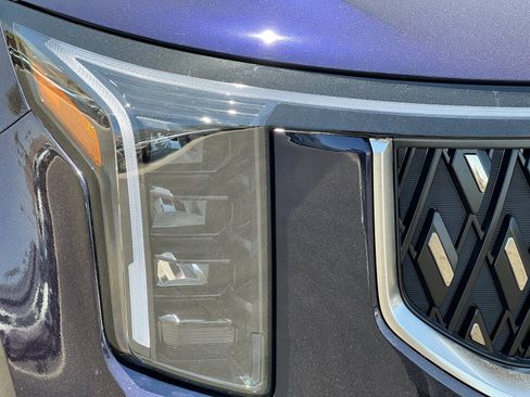 Used 2026 Kia Carnival FWD image 32