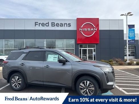 New 2026 Nissan Pathfinder SL image 1