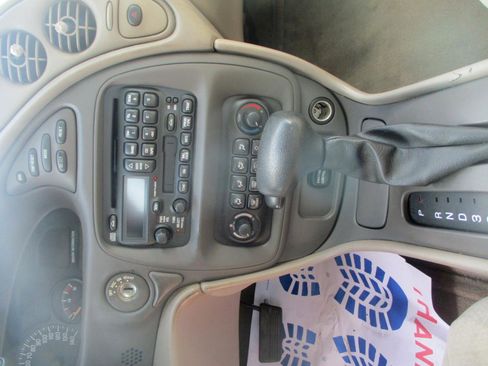 Used 2005 Pontiac Bonneville SLE image 11