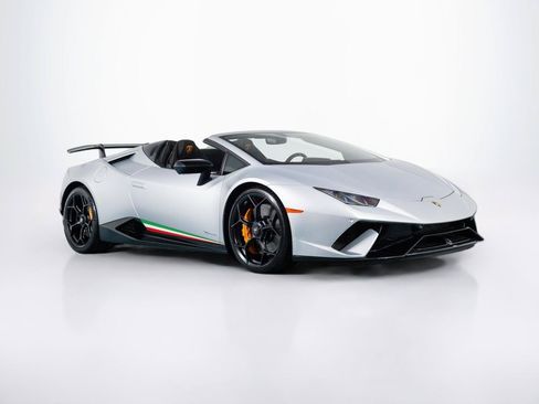Used 2018 Lamborghini Huracan Performante AWD/4WD image 4