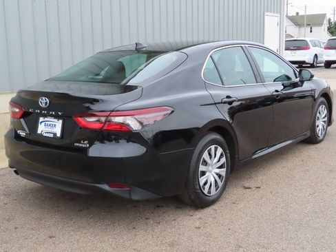 Used 2023 Toyota Camry LE image 3