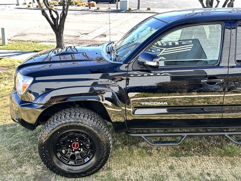 Used 2015 Toyota Tacoma 4x4 Double Cab w/ TRD Sport Package image 9
